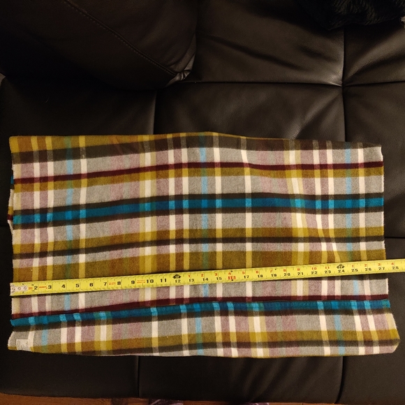 Beautiful ultra soft infinity scarf - Picture 4 of 4